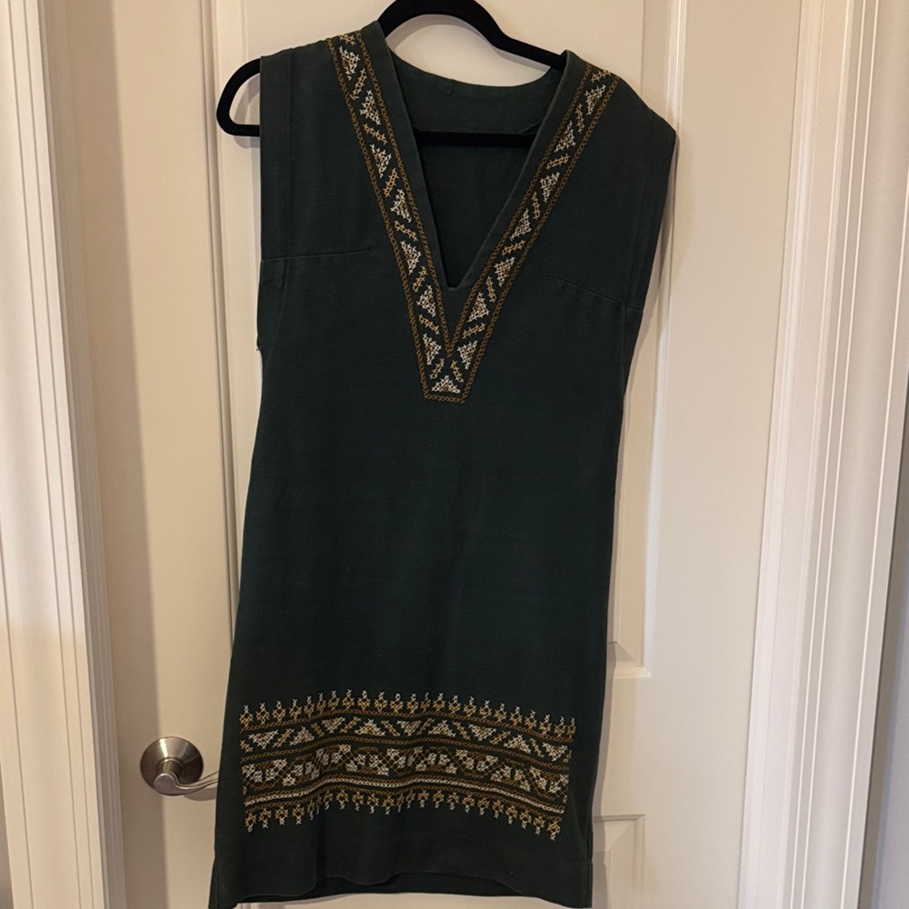 Green Sleeveless Vintage Shift Dress with Gold Accents